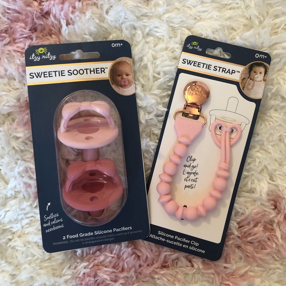 NWT Itzy Ritzy Sweetie Soother and Sweetie Strap